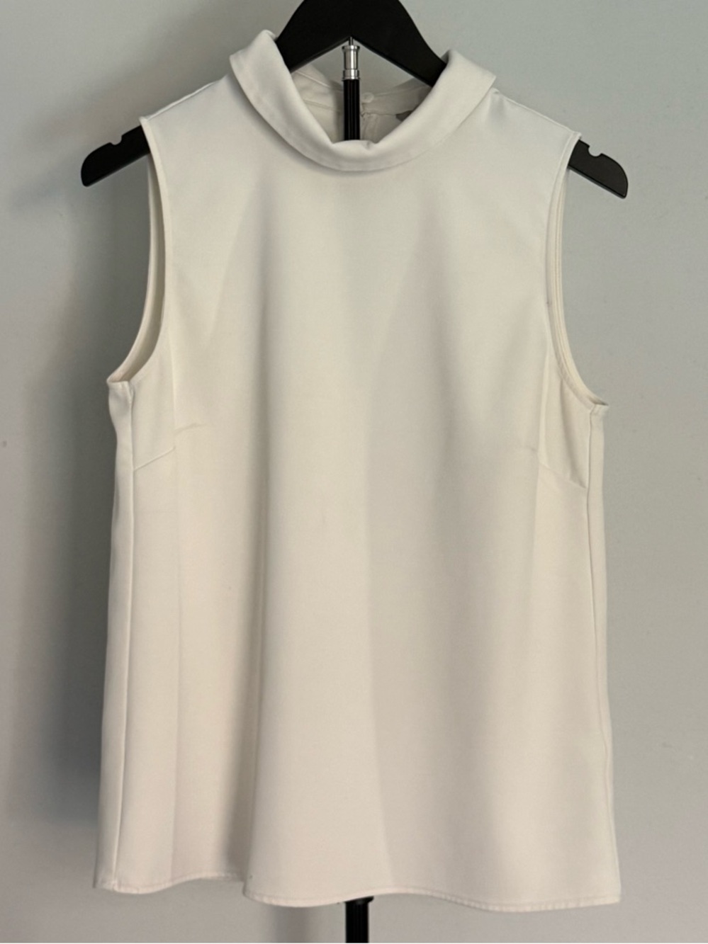 H&M White/Ivory Sleeveless Mock Neck Blouse Size 6 Minimalist Workwear Back Zip